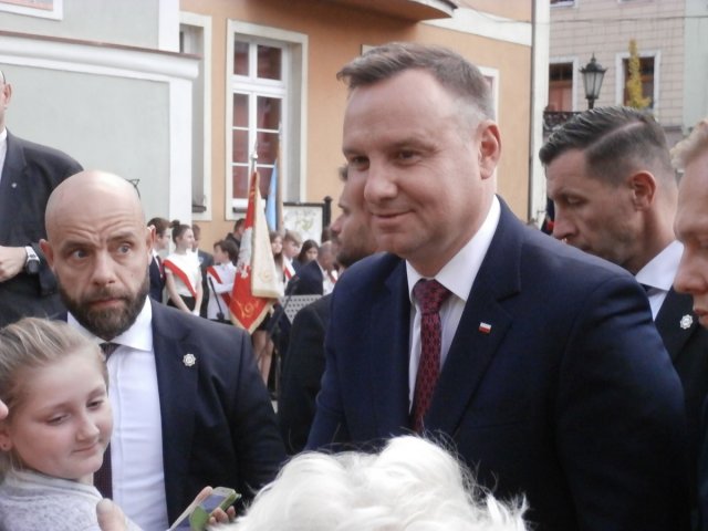 wystpienie  prezydenta 10